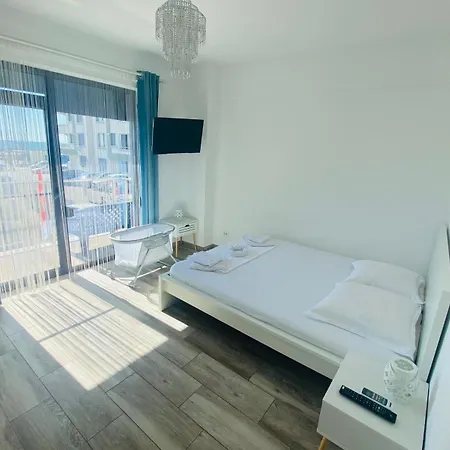Andy Mamaia Nord 30 M De Plaja Appartement *